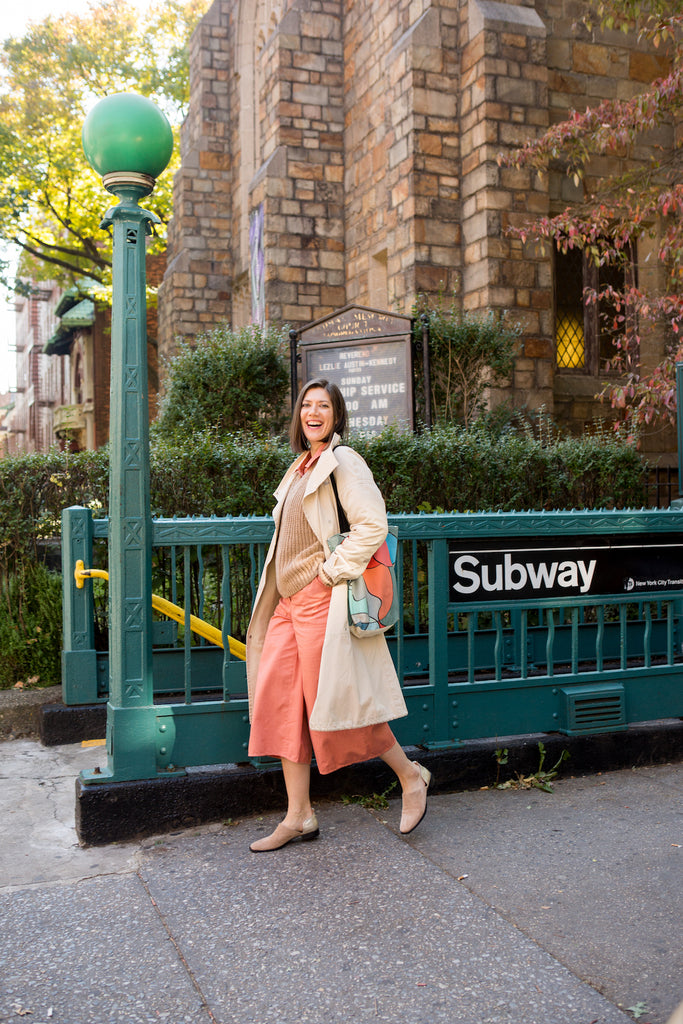  Uli Beutter Cohen walking by a subway station in her Coclico Suave Flats. 