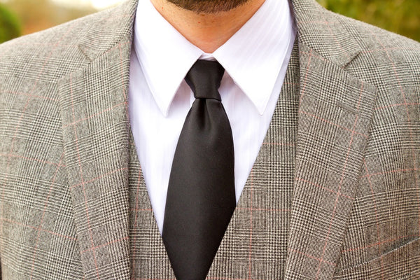 man in tweed suit - formal dress code for men at Royal ascot races