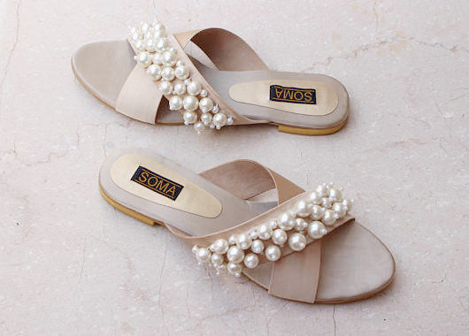 sandals with pearls on them