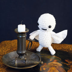 crocheted halloween ghost