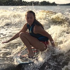 Alyssa Englund Team NautiCurl Wakesurfing