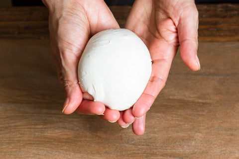 Make easy and quick mozzarella ball with an Urban Cheesecraft cheese kit