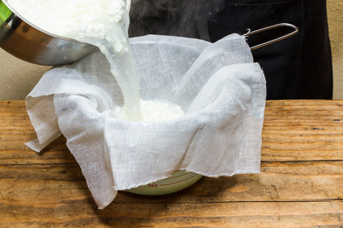 Urban Cheesecraft queso blanco drain curds and whey in cheesecloth