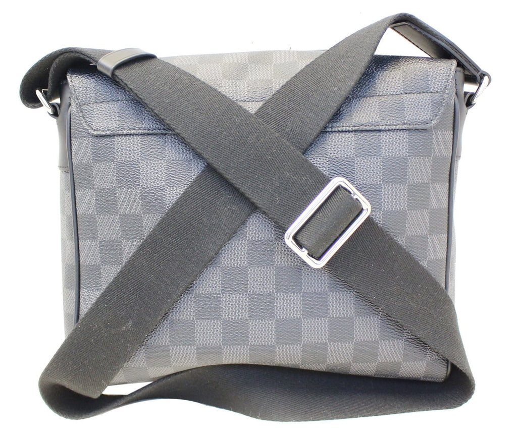 Louis Vuitton 2016 Pre-owned Damier Graphite District PM Shoulder Bag - Black