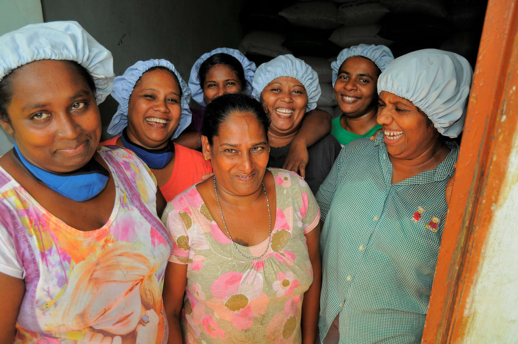 Mitarbeiterinnen im Verarbeitungszentrum der Kooperative PODIE in Sri Lanka