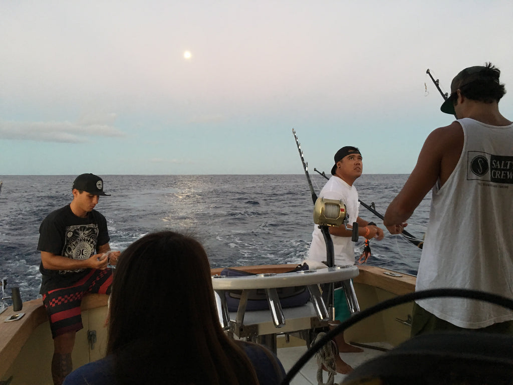 Moon setting over the ocean on Humdinger Sportfishing Trip Kailua Kona 2018