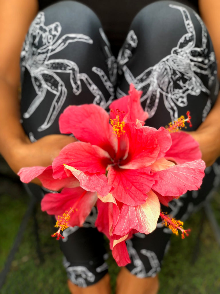 Hibiscus a'ama leggings from feather love Hawaii