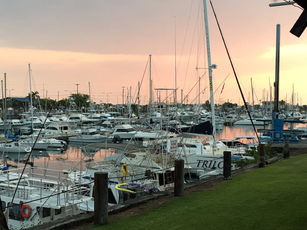 Honokohau sunset image via sundot marine flags