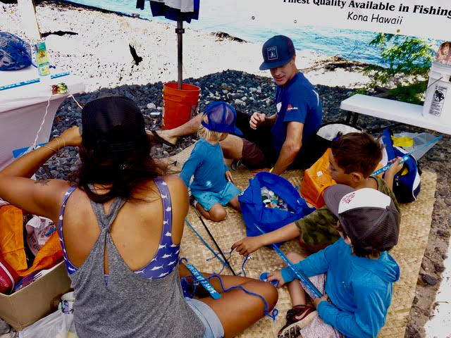 sundot marine helping make mobile recycled trash art with the kids in puako