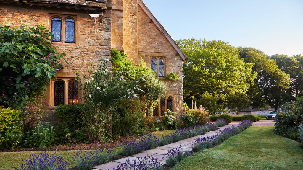 west-sussex-hotel-with-tennis-court