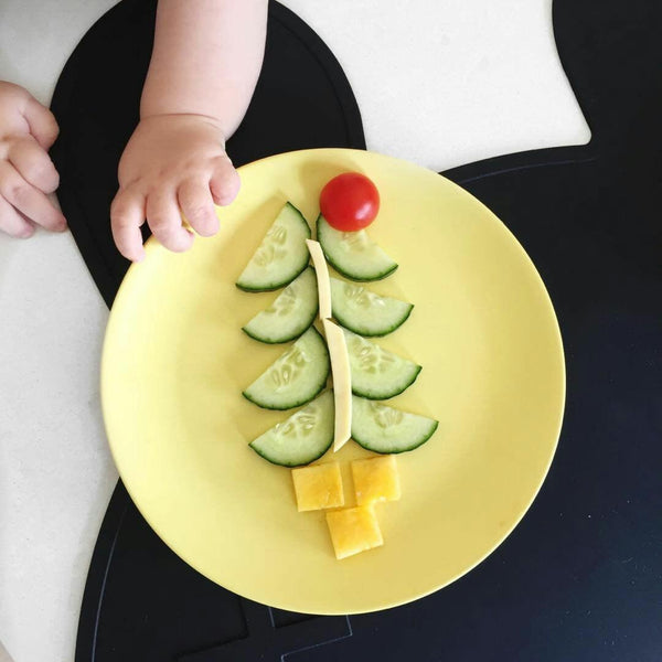 Christmas tree snack idea - yellow plate