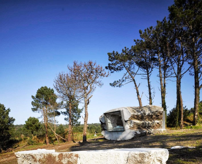The “Truffle”—A Tiny House on the Coastline of Spain Built Using Concrete, Hay, & a Cow