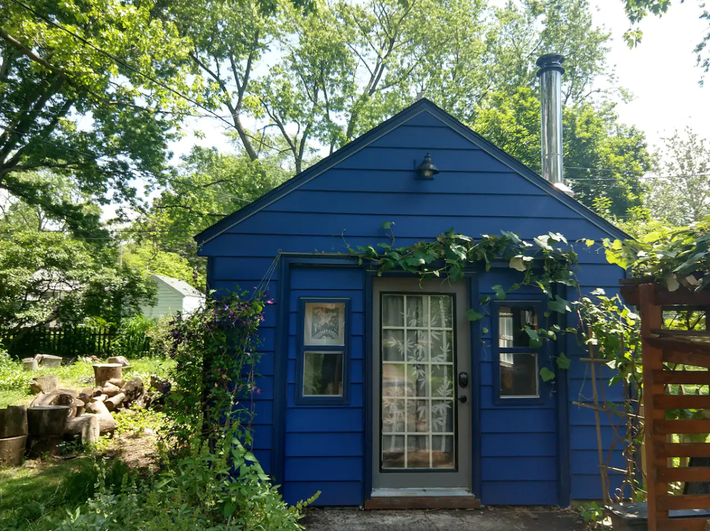 9 Tiny Houses in Illinois You Can Rent on Airbnb in 2020!