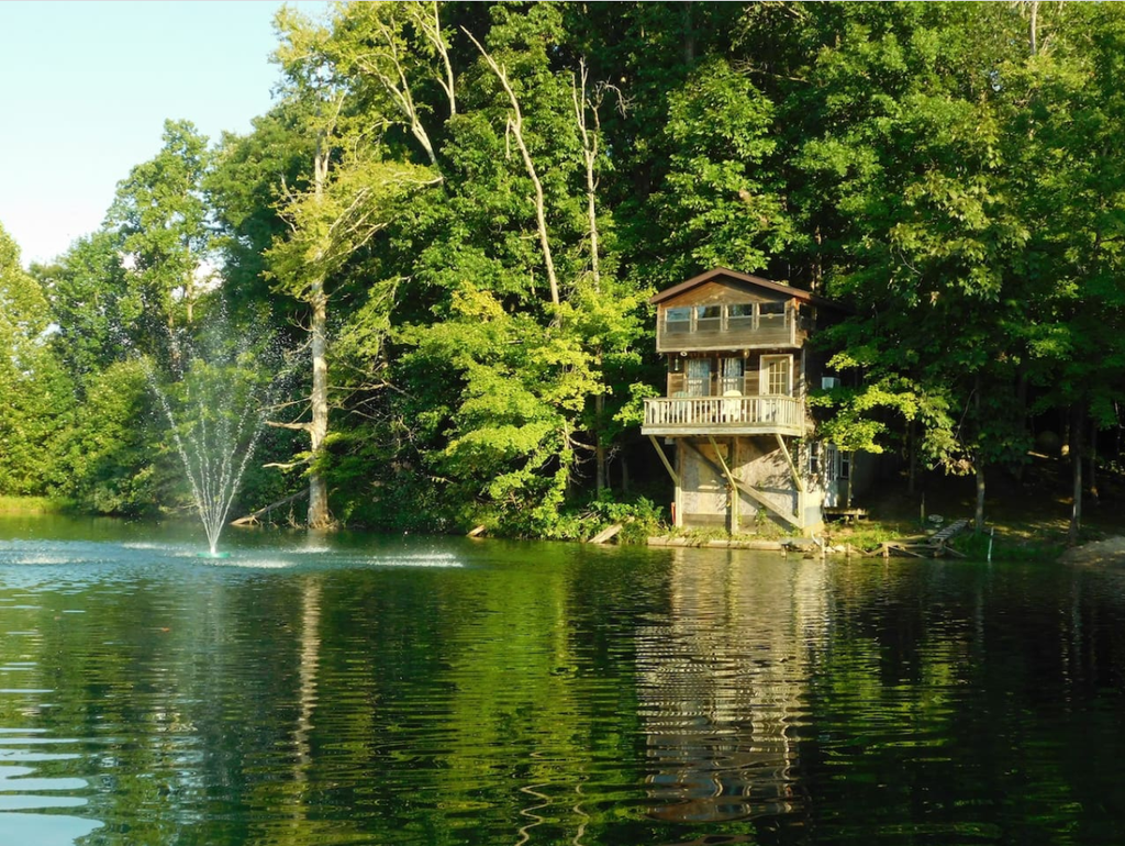 9 Tiny Houses in Illinois You Can Rent on Airbnb in 2020!