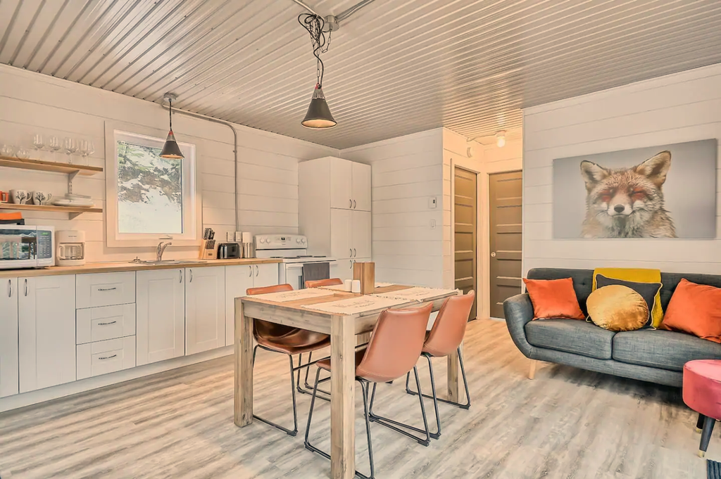 27 Tiny Houses in Canada You Can Rent on Airbnb in 2020!