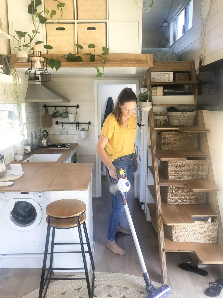 Girl in a Tiny House (@girlinatinyhouse)