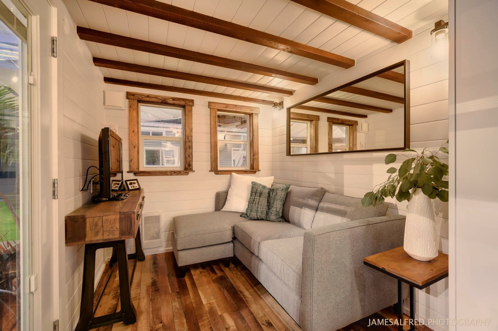 27 Tiny Houses in Canada You Can Rent on Airbnb in 2020!