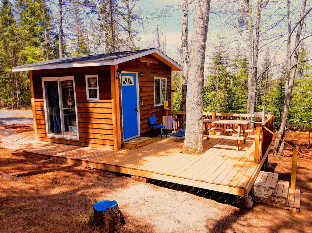 27 Tiny Houses in Canada You Can Rent on Airbnb in 2020!