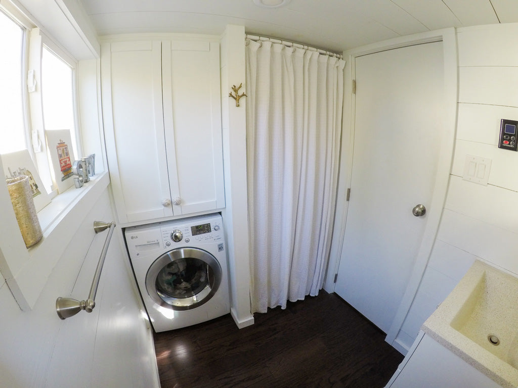 Tiny House Family - Bathroom with Shower