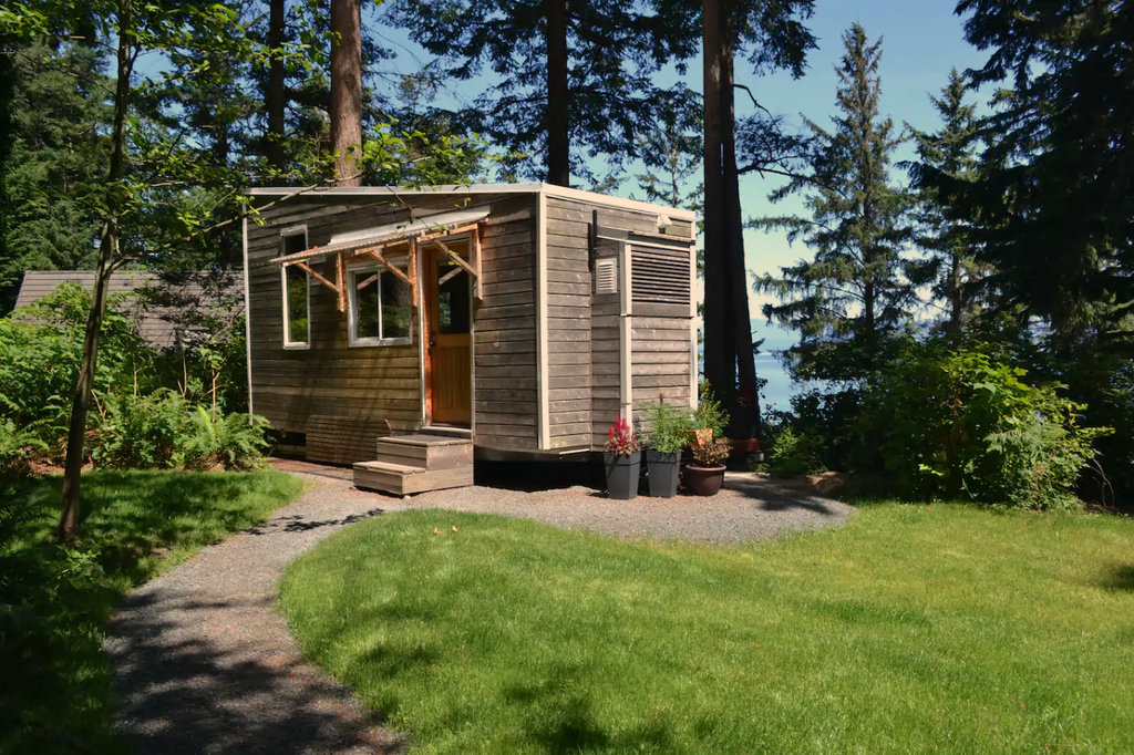 27 Tiny Houses in Canada You Can Rent on Airbnb in 2020!