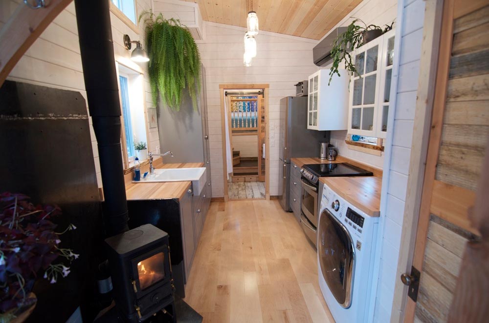The “Winter Wonderland”—A 38’ Gooseneck Tiny House built by Nelson Tiny Houses