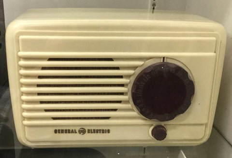 1940's General Electric Plaskon Radio
