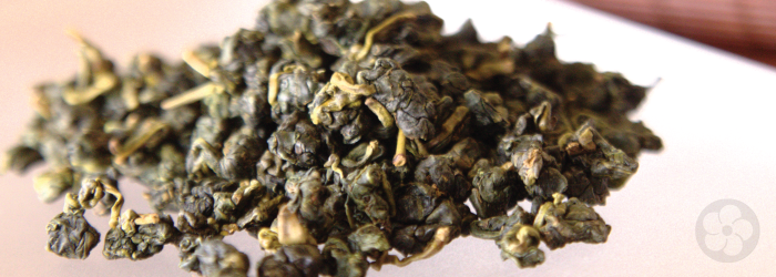 This oolong tea is made in the qing xiang style, leaving the leaves green in color.