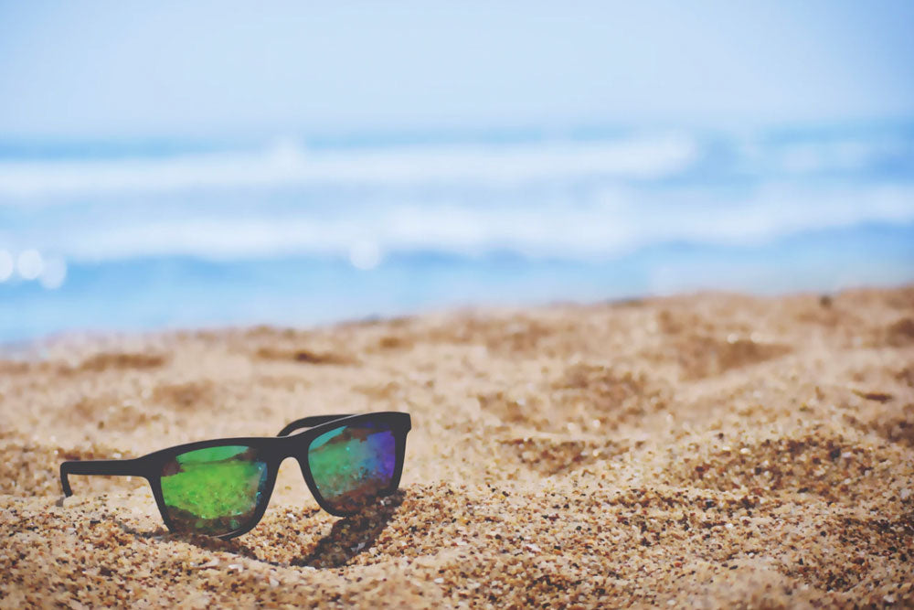 Gafas de sol polarizadas para ir a la playa: protege tu vista llevando el complemento estrella verano – THE INDIAN FACE