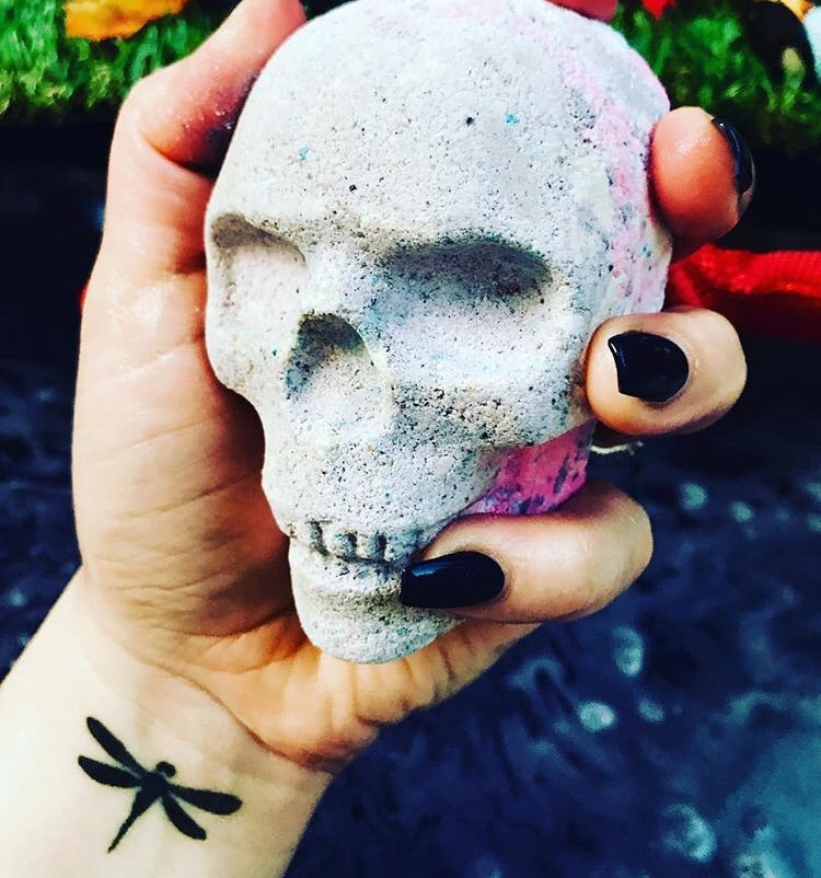 skull bath bomb