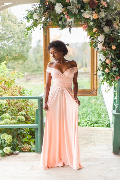 Spring/summer wedding trend tones of coral, 2019 Pantone color of the year.