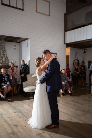 Newly weds Ashley and Jordan share their first dance together after they said 'I do'.
