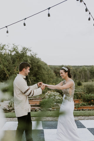 Lauren and Alex Melnik share their first dance together as husband and wife as featured on the Henkaa blog.