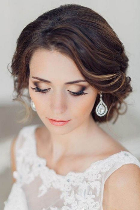 Bride wearing a smokey eyes look, one of the best wedding makeup ideas according to experts.