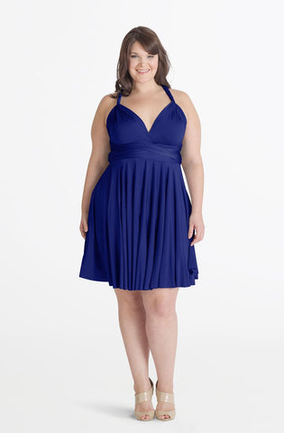 Melissa wearing the Henkaa Sakura plus size infinity dress in Navy Blue.