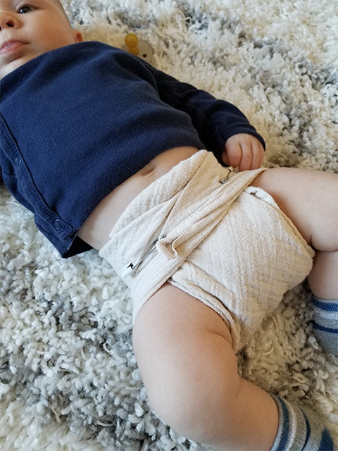 how to pin a muslin flat on a baby