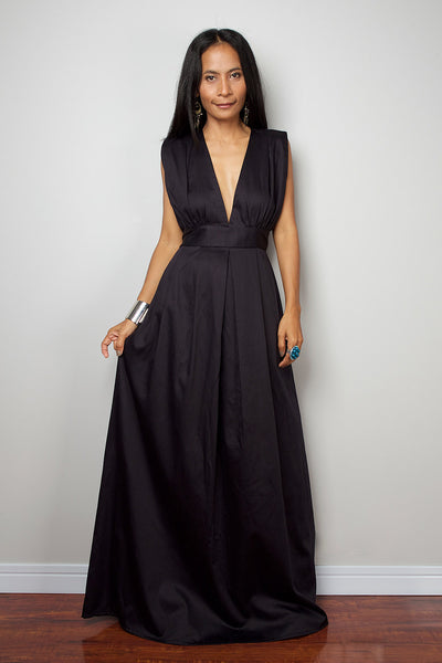 black maxi sleeveless dress