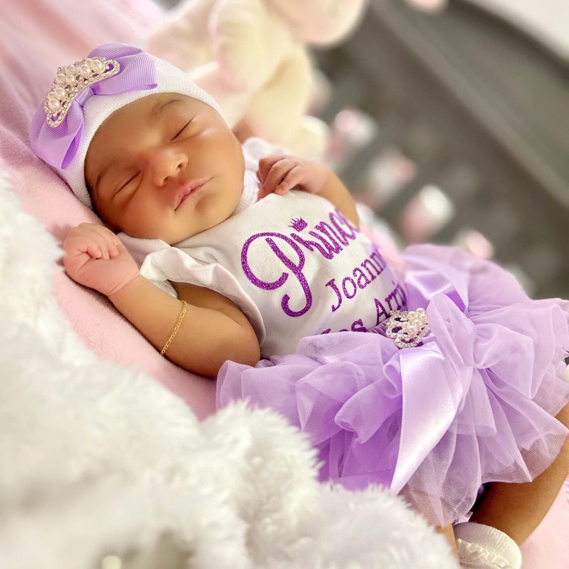 take home outfit baby gift newborn bodysuit The princess has arrived Custom name newborn headband custom bodysuit come home outfit babyshower gift baby headband Come home 