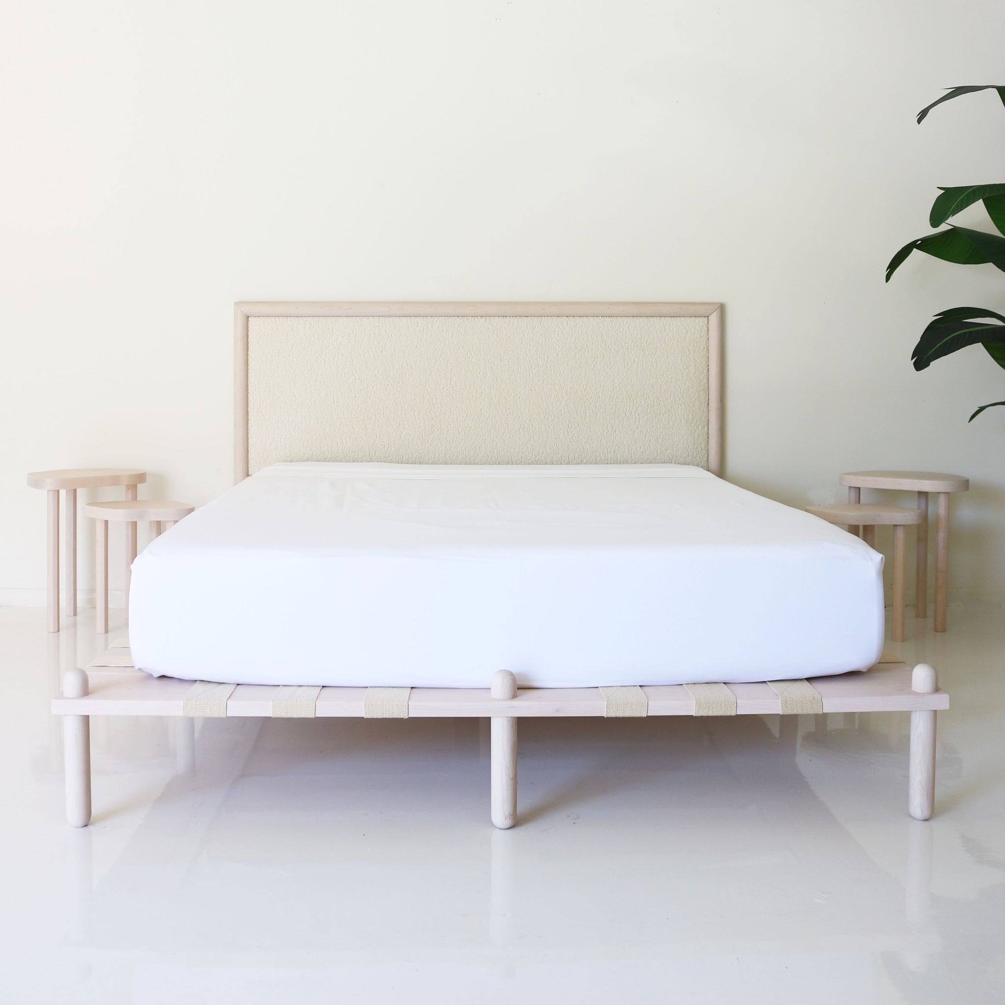 CAPSULE PLATFORM BEDFRAME maple