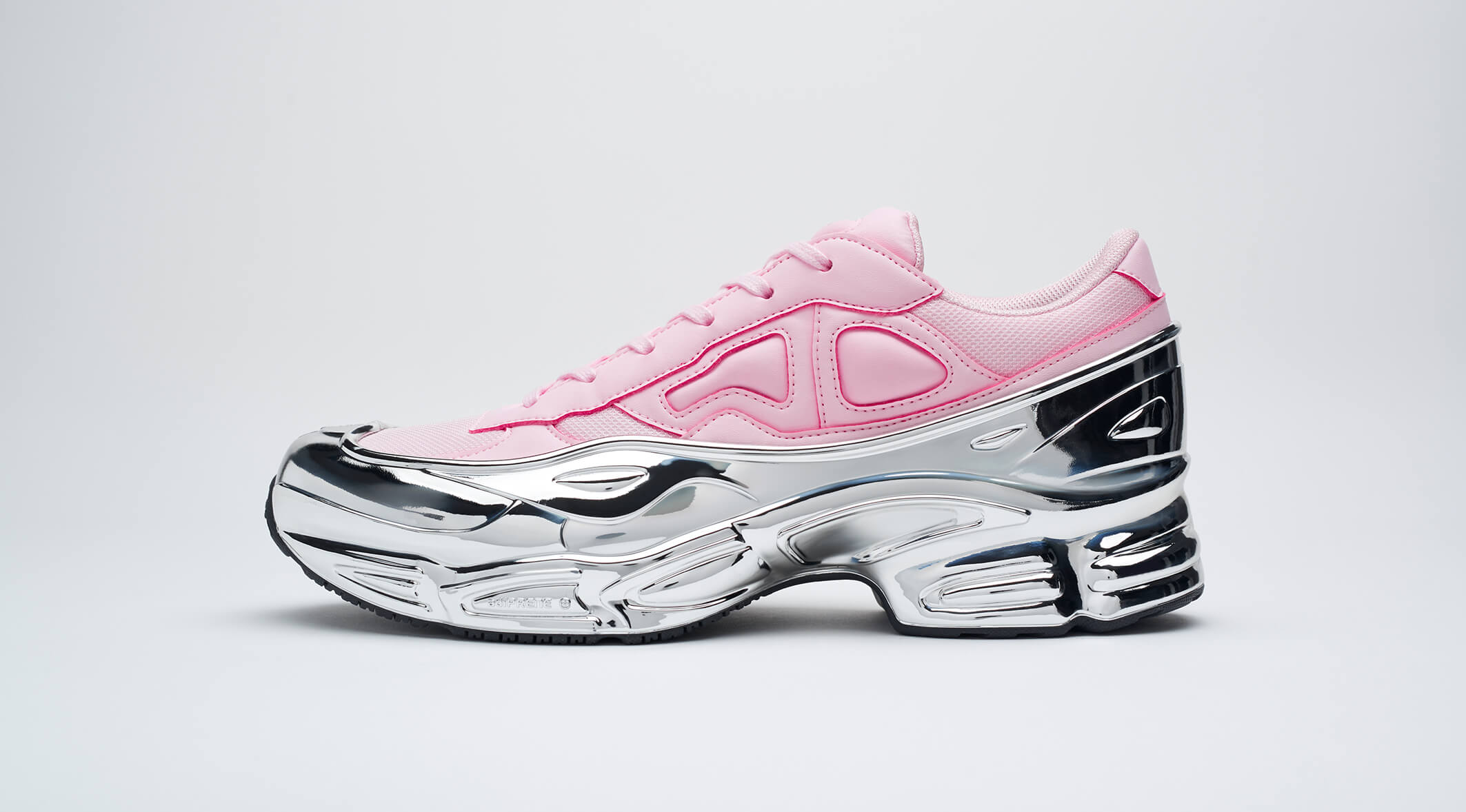 preview mirrored ozweego in pink