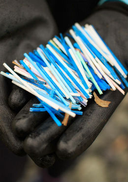 Cotton buds with plastic stems