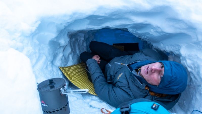 Luca makes a snow hole for his bivvy
