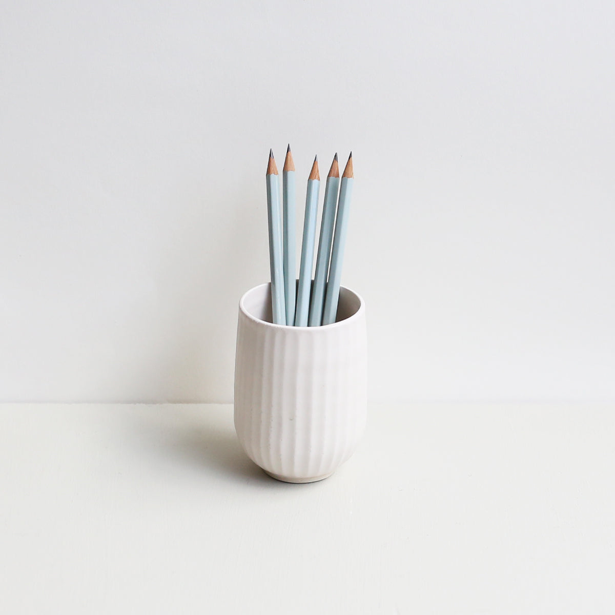 PEN HOLDER // CURVED + CEDAR WOOD PENCILS (5 PCS)