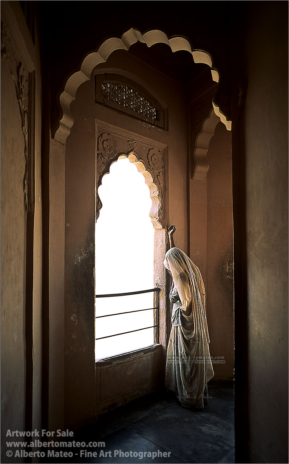 Woman-looking-window-in-Udaipur-Fort-Rajastan-India-by-Alberto-Mateo