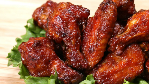 BARBECUE CHICKEN WINGS IN CLAY