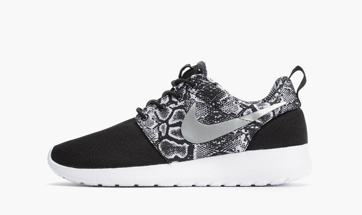 nike roshe one black womens