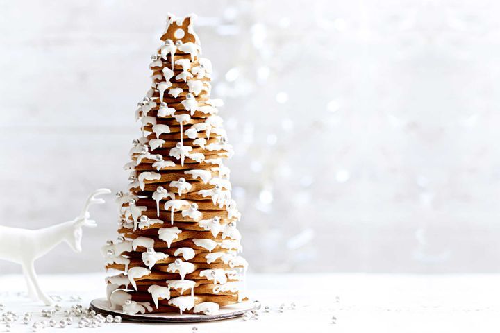 gingerbread Christmas tree cake