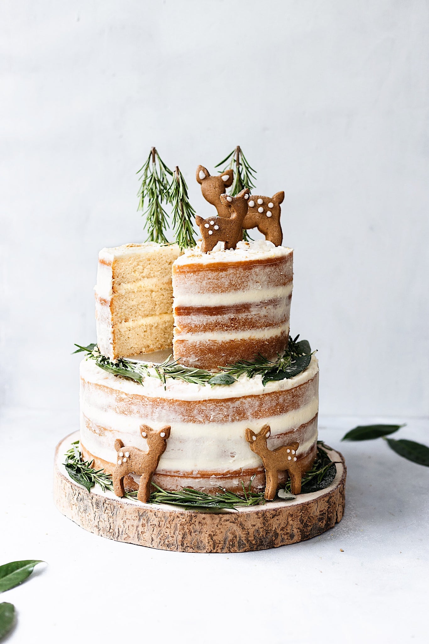 vegan-lemon-elderflower-cake-with-chai-spice-biscuits