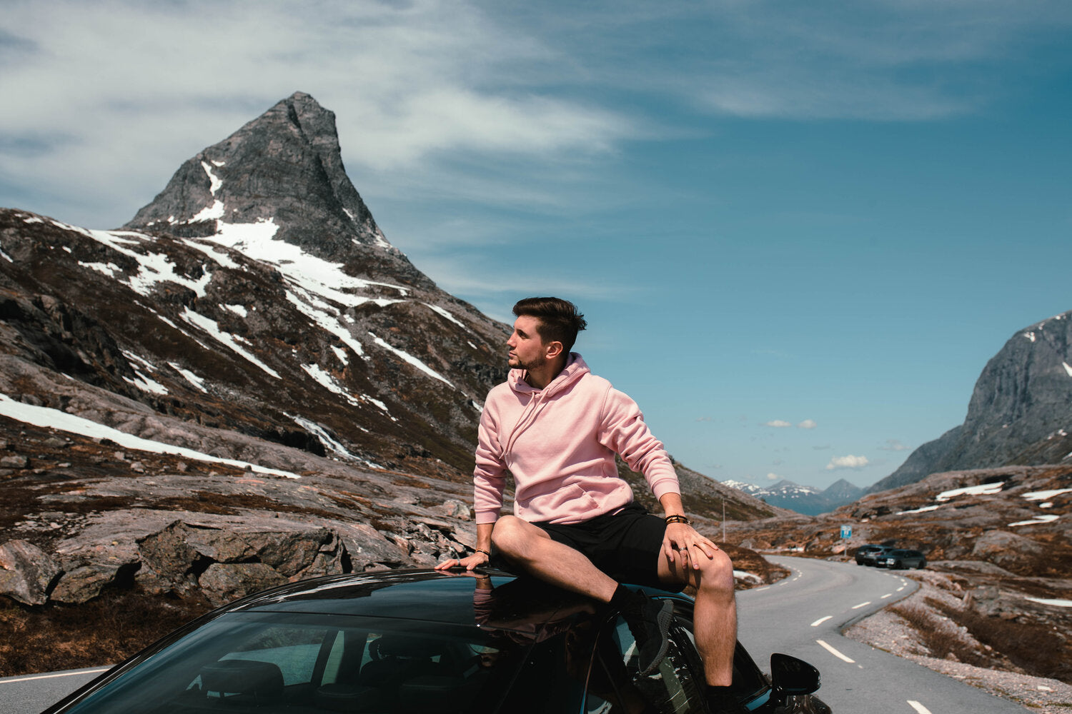Lost LeBlanc on car with view in Norway
