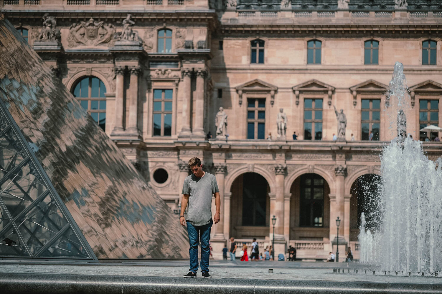 Lost LeBlanc outside the Louvre, Paris