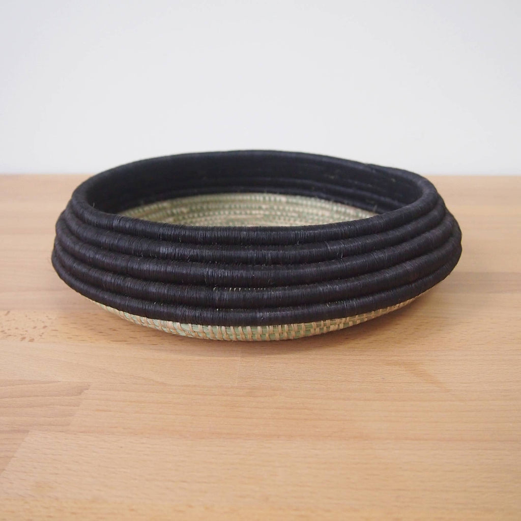 Shallow Fruit Bowl: Black